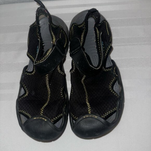 CROCS SWIFTWATER JUNIORS 3J MESH DECK SANDALS BLACK CASUAL men’s 7 women’s 9 GUC - Picture 2 of 6